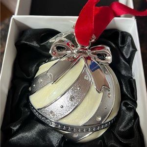PANDORA 2018 WHITE Holiday ROCKETTES Collectible CHRISTMAS ORNAMENT New in BOX!
